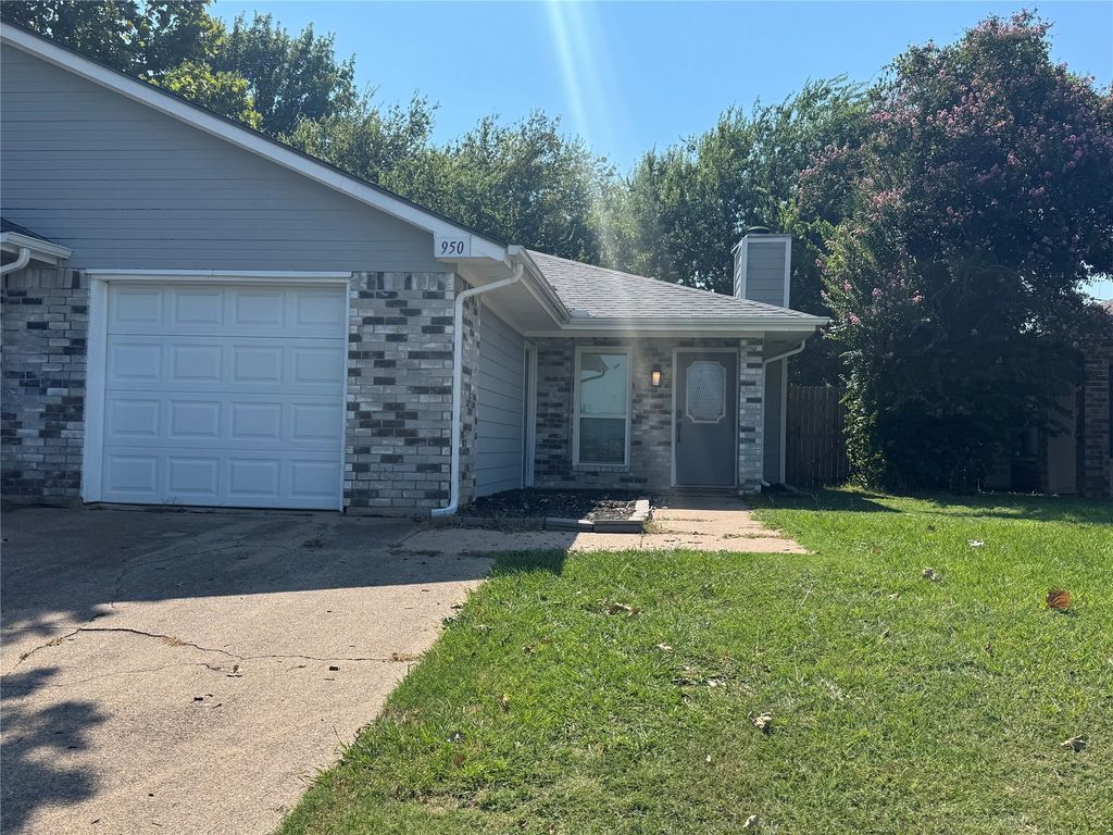 950 Irene Street, Burleson, TX 76028
