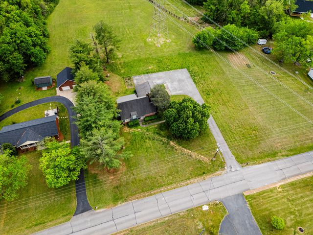 674 Lakeside Dr, Springfield, TN 37172