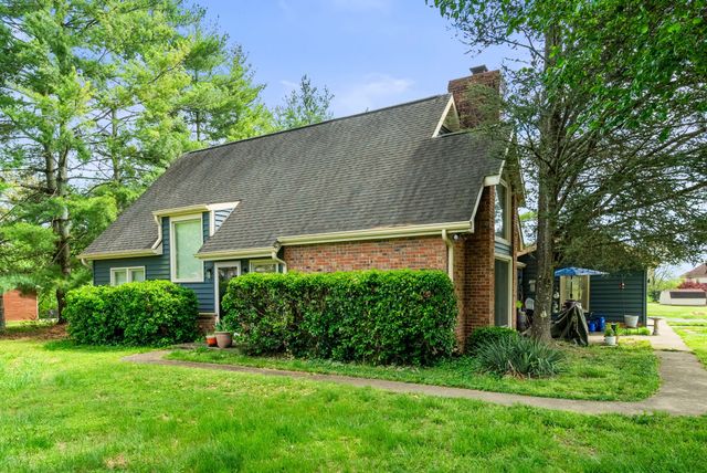 674 Lakeside Dr, Springfield, TN 37172