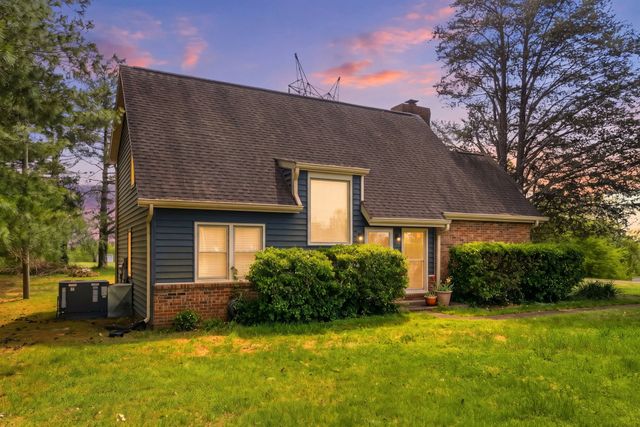 674 Lakeside Dr, Springfield, TN 37172