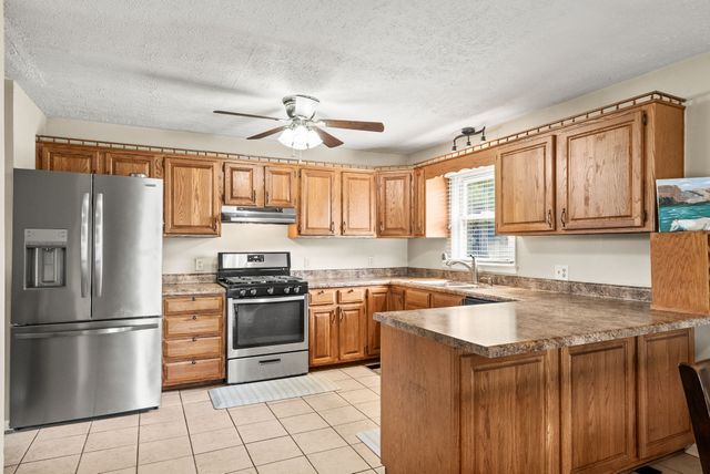 674 Lakeside Dr, Springfield, TN 37172