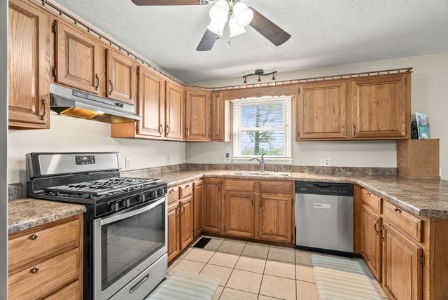 674 Lakeside Dr, Springfield, TN 37172