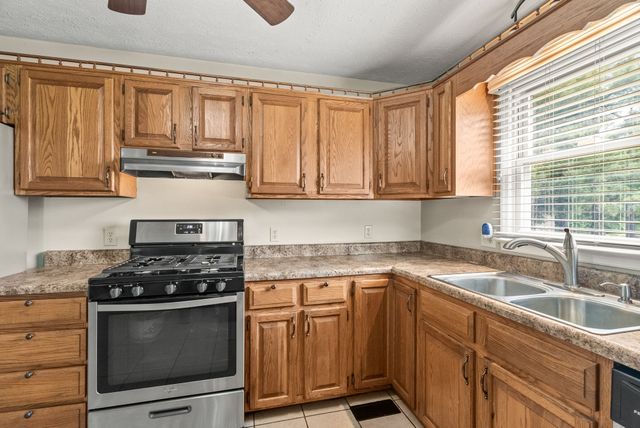 674 Lakeside Dr, Springfield, TN 37172