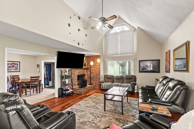 674 Lakeside Dr, Springfield, TN 37172