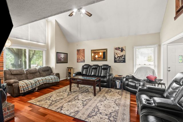 674 Lakeside Dr, Springfield, TN 37172