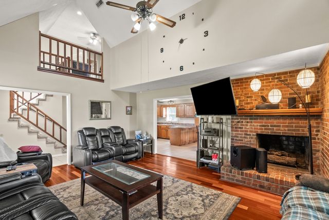 674 Lakeside Dr, Springfield, TN 37172