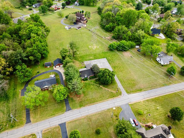 674 Lakeside Dr, Springfield, TN 37172