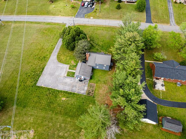 674 Lakeside Dr, Springfield, TN 37172