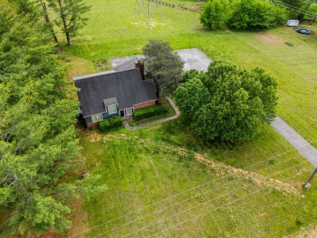 674 Lakeside Dr, Springfield, TN 37172