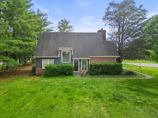 674 Lakeside Dr, Springfield, TN 37172