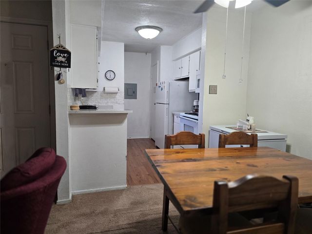 7600 Emmett F Lowry Expressway 304, Texas City, TX 77591
