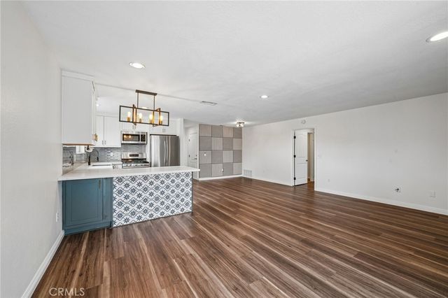 551 D, Upland, CA 91786
