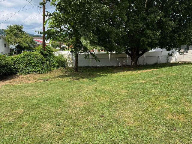 222 Park Avenue, South Point, OH 45680