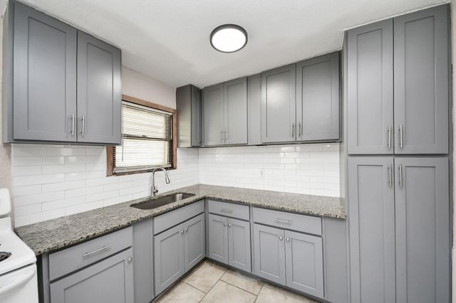 6204 Highway 6, Hitchcock, TX 77563