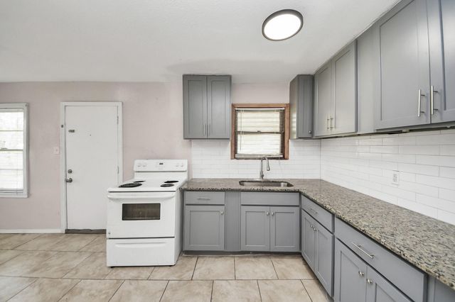 6204 Highway 6, Hitchcock, TX 77563