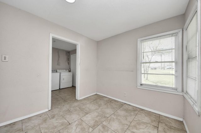 6204 Highway 6, Hitchcock, TX 77563