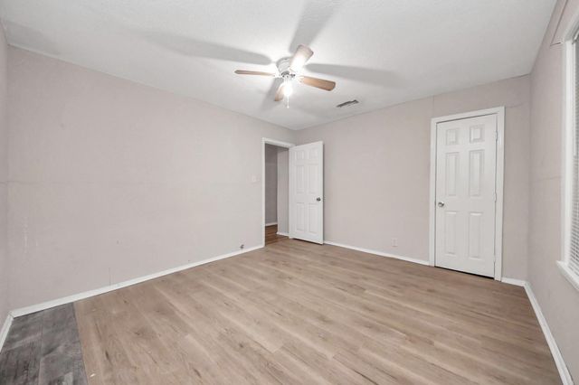 6204 Highway 6, Hitchcock, TX 77563