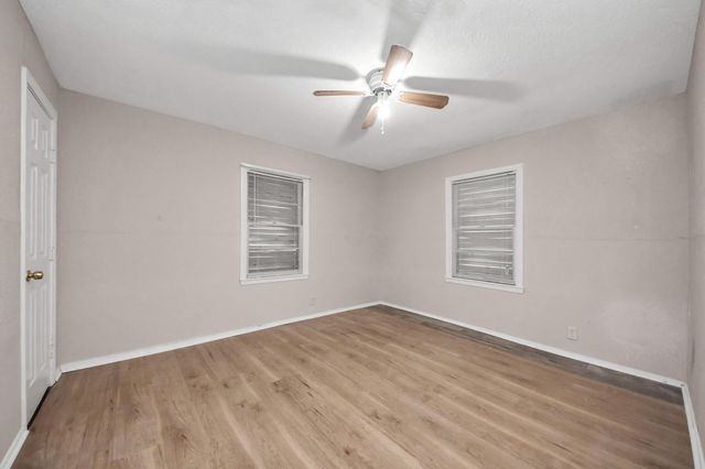 6204 Highway 6, Hitchcock, TX 77563