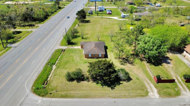 6204 Highway 6, Hitchcock, TX 77563