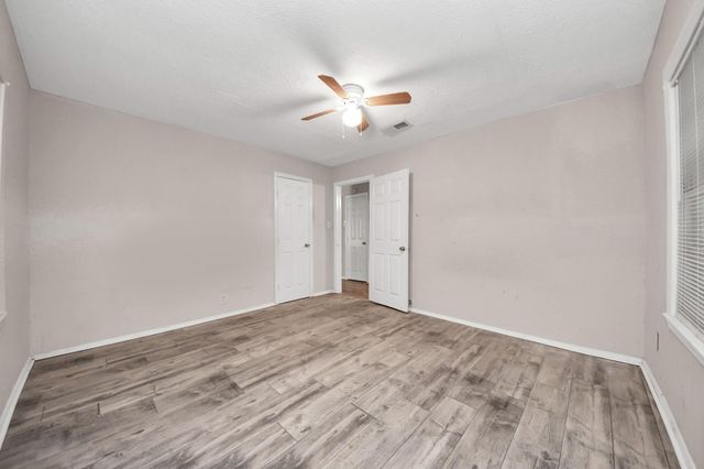 6204 Highway 6, Hitchcock, TX 77563