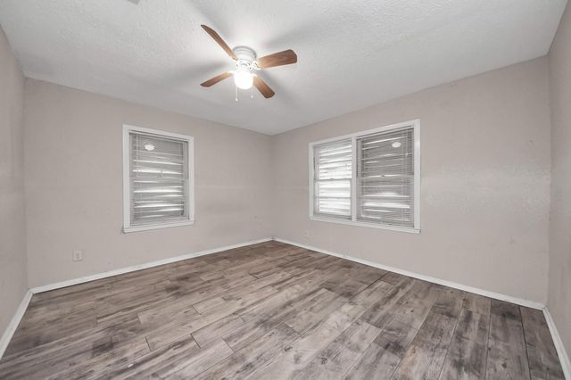 6204 Highway 6, Hitchcock, TX 77563