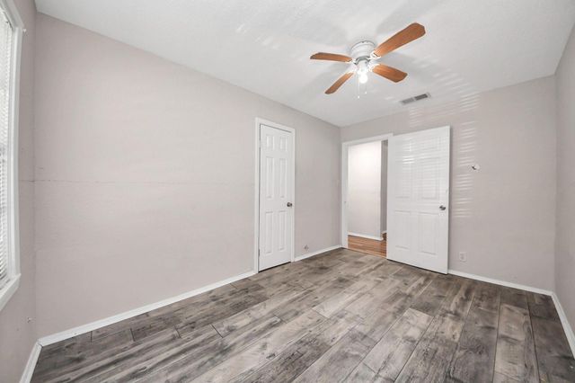 6204 Highway 6, Hitchcock, TX 77563