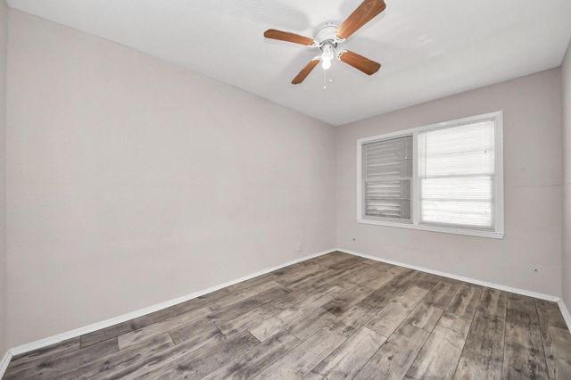 6204 Highway 6, Hitchcock, TX 77563