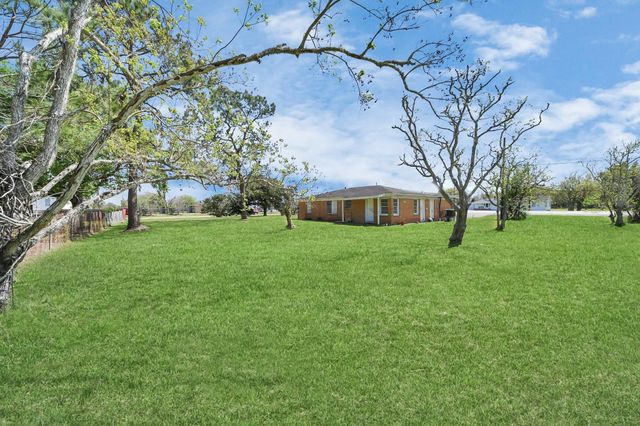 6204 Highway 6, Hitchcock, TX 77563