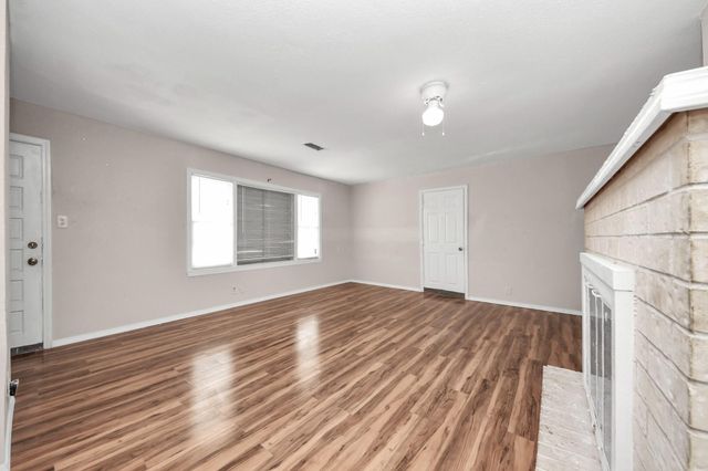 6204 Highway 6, Hitchcock, TX 77563