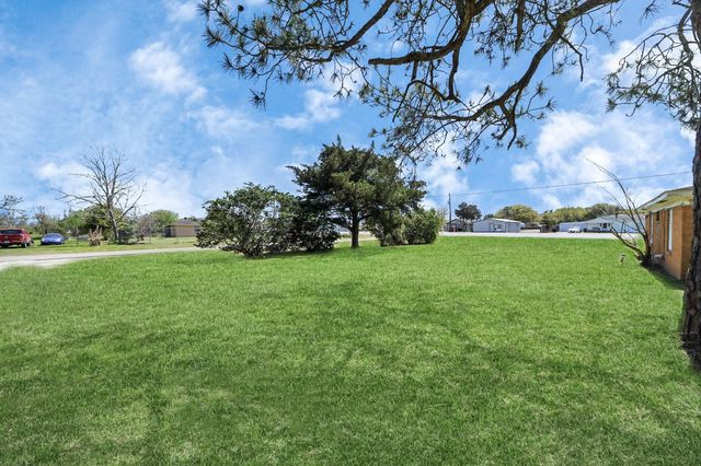 6204 Highway 6, Hitchcock, TX 77563