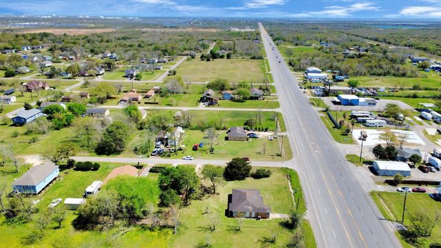 6204 Highway 6, Hitchcock, TX 77563