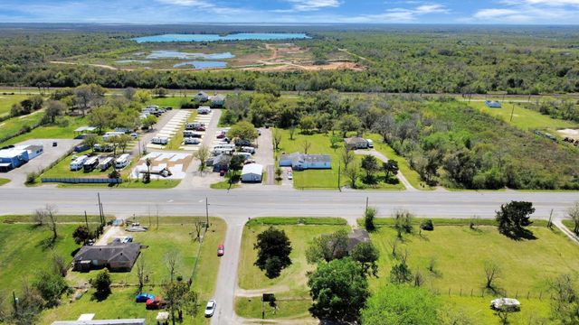 6204 Highway 6, Hitchcock, TX 77563