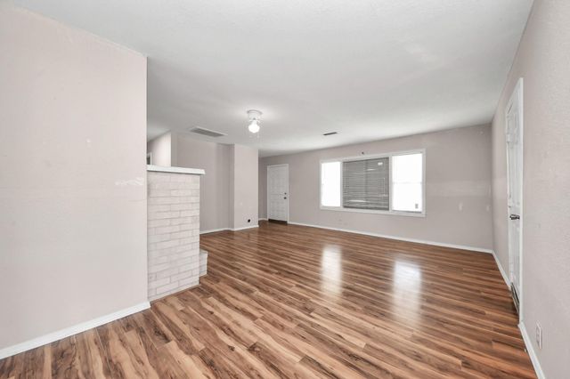 6204 Highway 6, Hitchcock, TX 77563