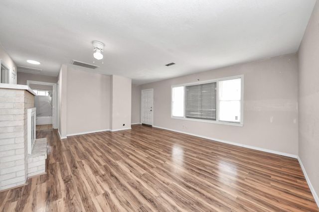 6204 Highway 6, Hitchcock, TX 77563