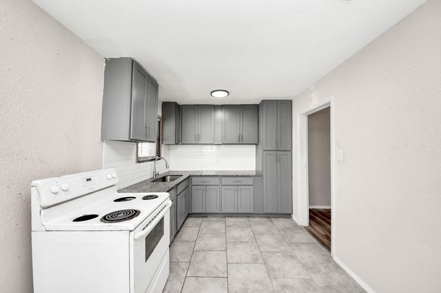 6204 Highway 6, Hitchcock, TX 77563