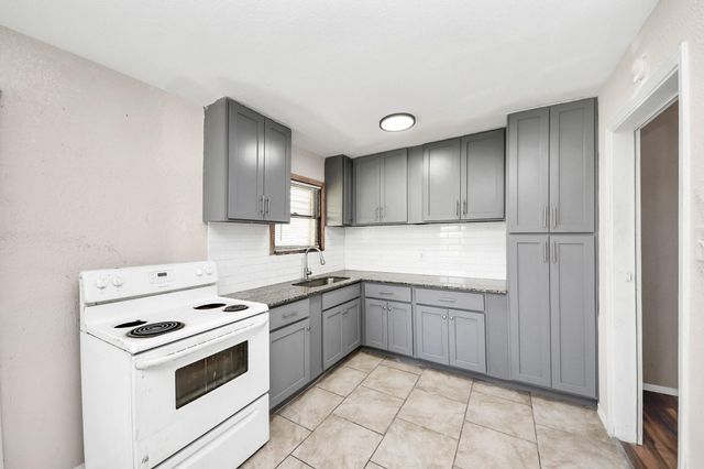 6204 Highway 6, Hitchcock, TX 77563