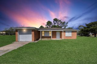 6204 Highway 6, Hitchcock, TX 77563