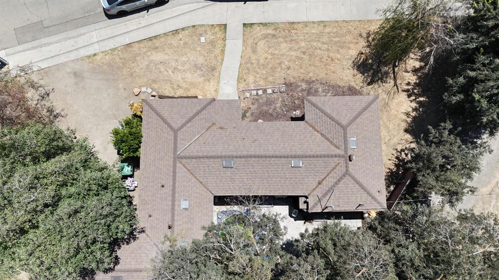 Image 10 of property listing at 2157 Locust St, Selma, CA 93662