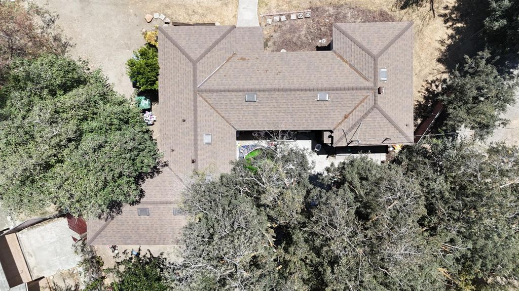 Image 11 of property listing at 2157 Locust St, Selma, CA 93662