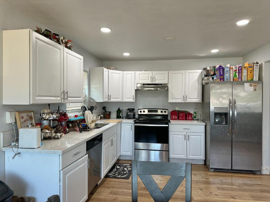 Image 3 of property listing at 2157 Locust St, Selma, CA 93662