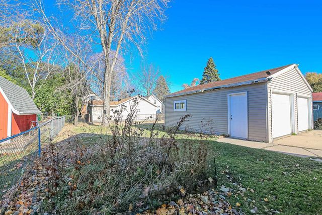 1424 E COLLEGE AVENUE, Appleton, WI 54915