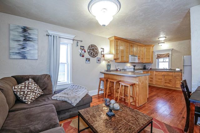 1424 E COLLEGE AVENUE, Appleton, WI 54915