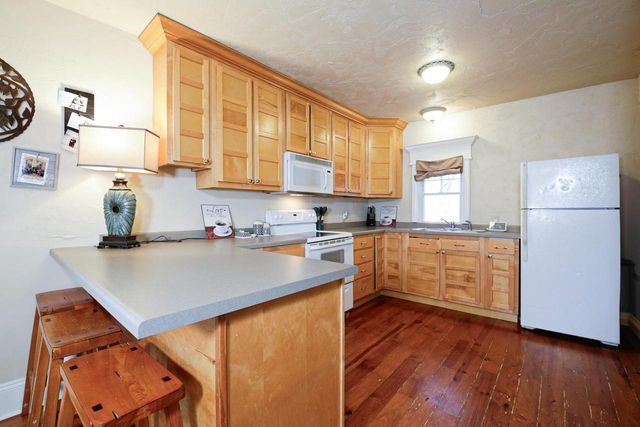 1424 E COLLEGE AVENUE, Appleton, WI 54915