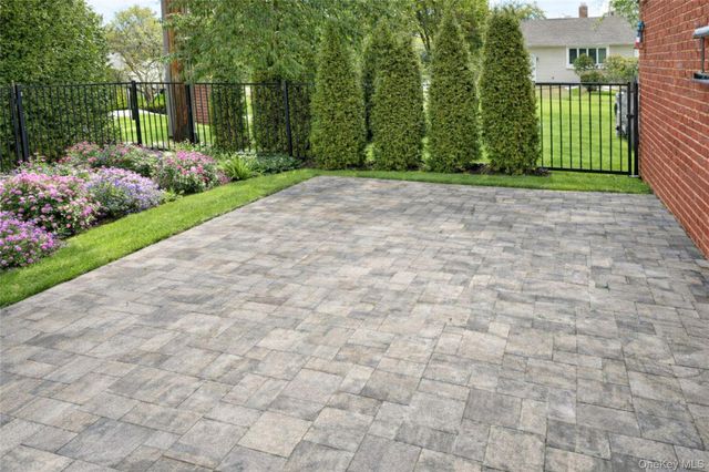 6 Boylston Street, Garden City, NY 11530