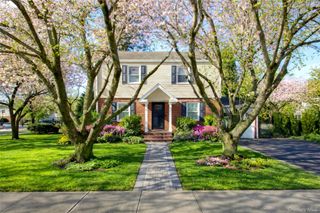 6 Boylston Street, Garden City, NY 11530