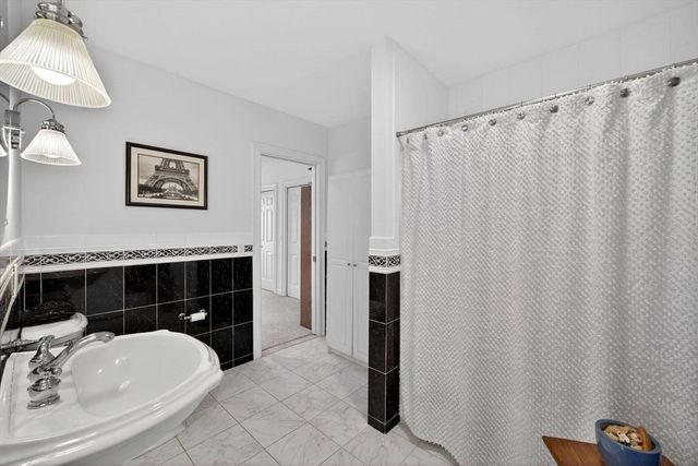 127 Uncle Barneys Rd, Dennis, MA 02670