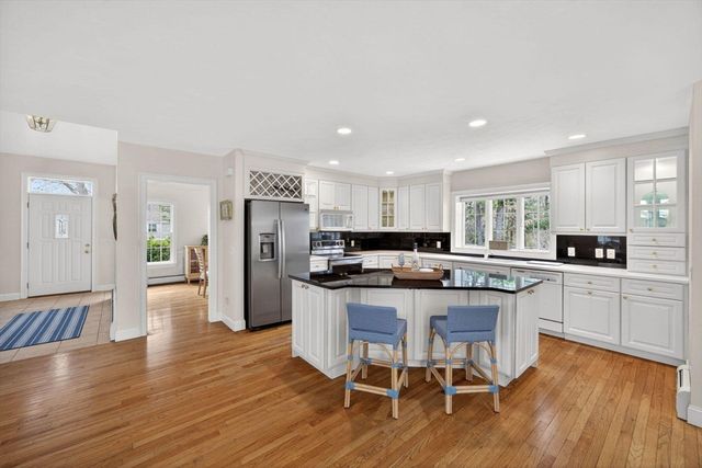 127 Uncle Barneys Rd, Dennis, MA 02670