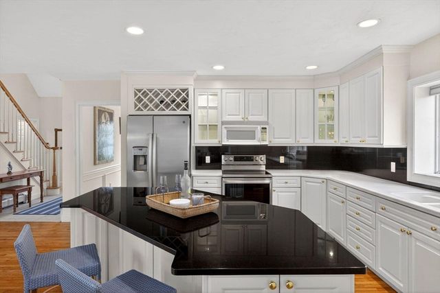 127 Uncle Barneys Rd, Dennis, MA 02670
