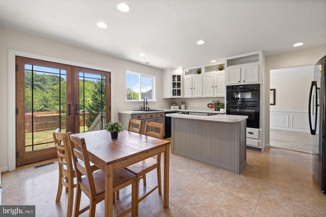 1148 HAPPY RIDGE DR, Front Royal, VA 22630