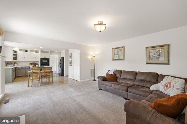 1148 HAPPY RIDGE DR, Front Royal, VA 22630